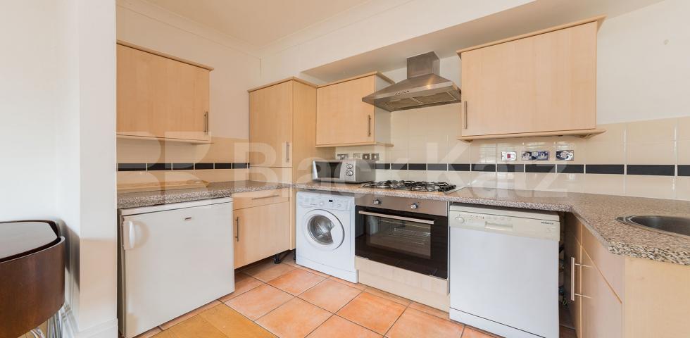 			FANTASTIC 1 BED IN A WELL MAINTAINED BUILDING, 1 Bedroom, 1 bath, 1 reception Flat			 Bridport Place , ISLINGTON-SHOREDITCH PARK 